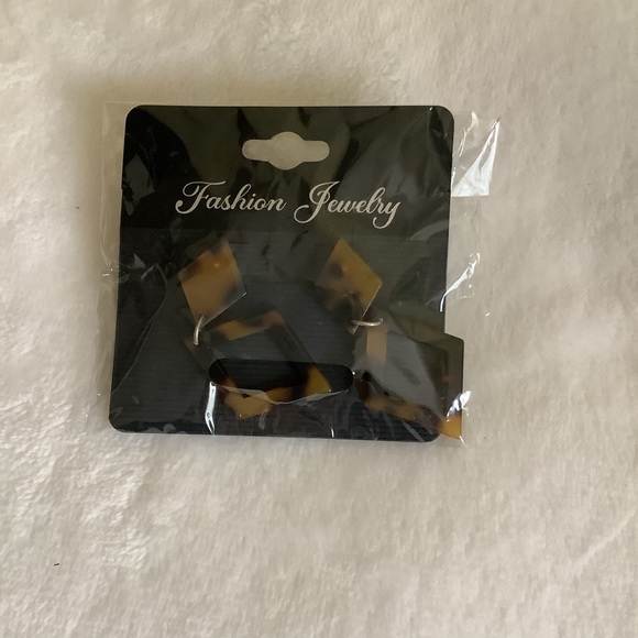 Tortoiseshell Earrings - Picture 7 of 8